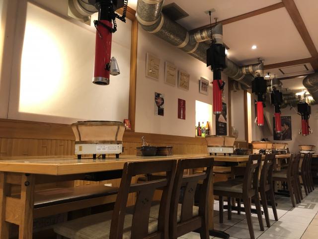 店内のテーブル席